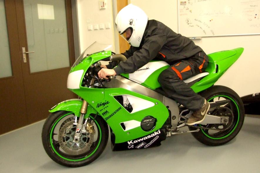 Nový systém zavěšení předního kola motocyklu zvyšuje bezpečnost řidičů