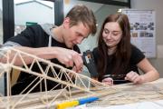 Studenti VŠB – Technické univerzity Ostrava budou stavět mosty ze špejlí