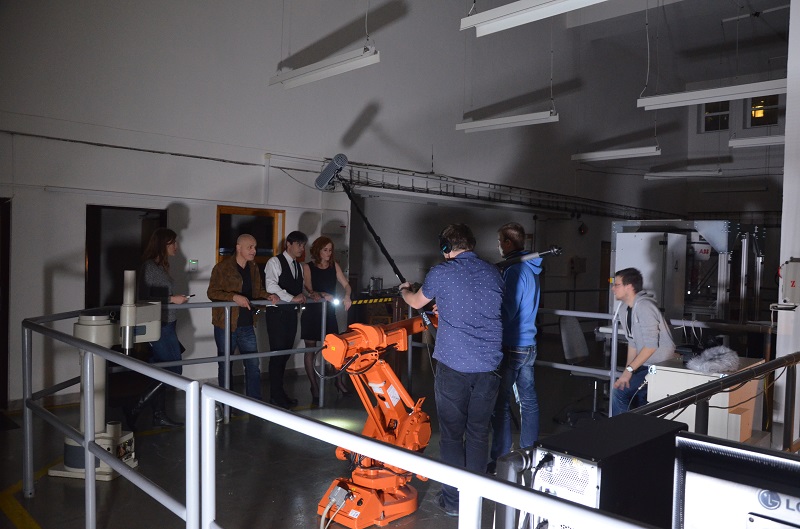 Akademici a průmysl spojili své síly. Ke studiu techniky lákají společně.