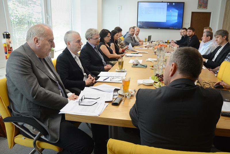 Vedení univerzity diskutovalo s europoslancem Tošenovským o evropských projektech