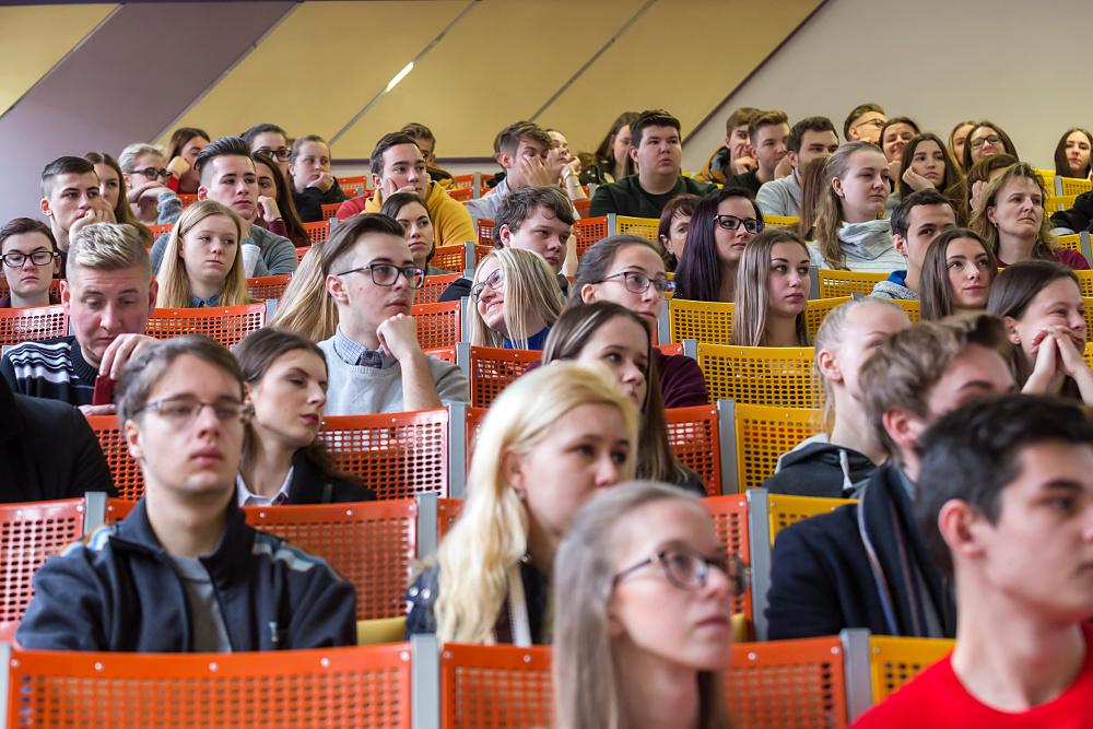 Otevřenými dveřmi EKF prošlo na 600 zájemců o studium