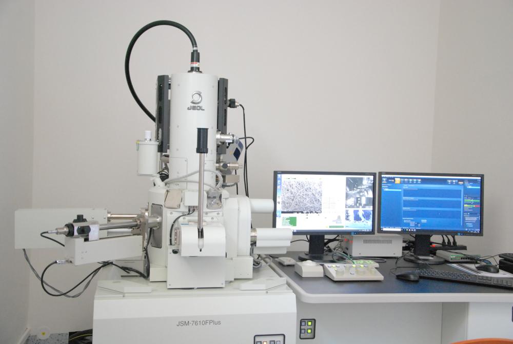 Nový skenovací transmisní elektronový mikroskop Centra nanotechnologií VŠB-TUO
