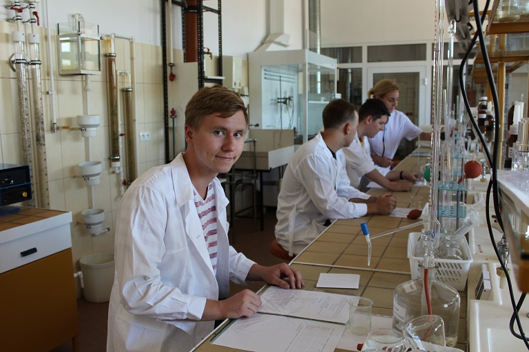 Studenti Katedry elektroenergetiky FEI na studijním pobytu  na Politechnice Opolské