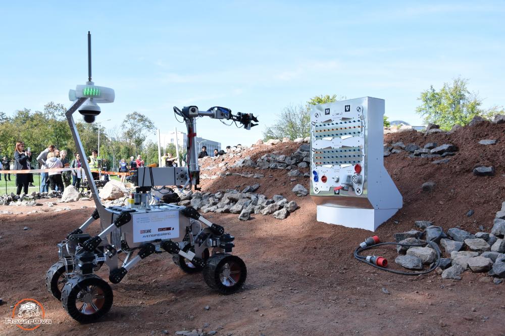 Tým RoverOva veze z prestižní soutěže robotů bronz