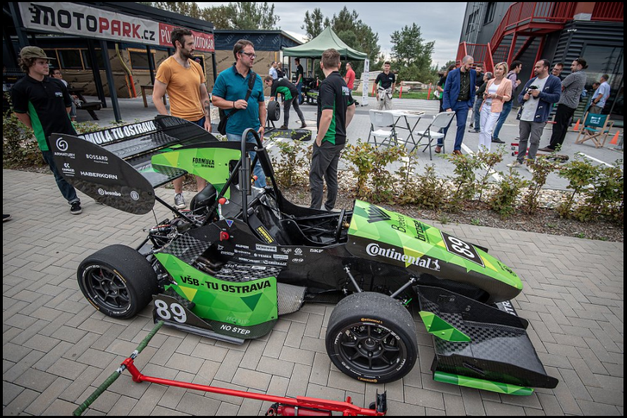 Strojaři představili už šestou generaci studentské formule