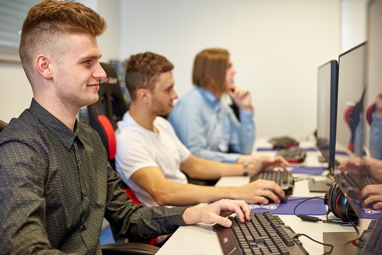 VŠB-TUO a Slezská univerzita proti sobě nastoupí v historicky prvním esport derby