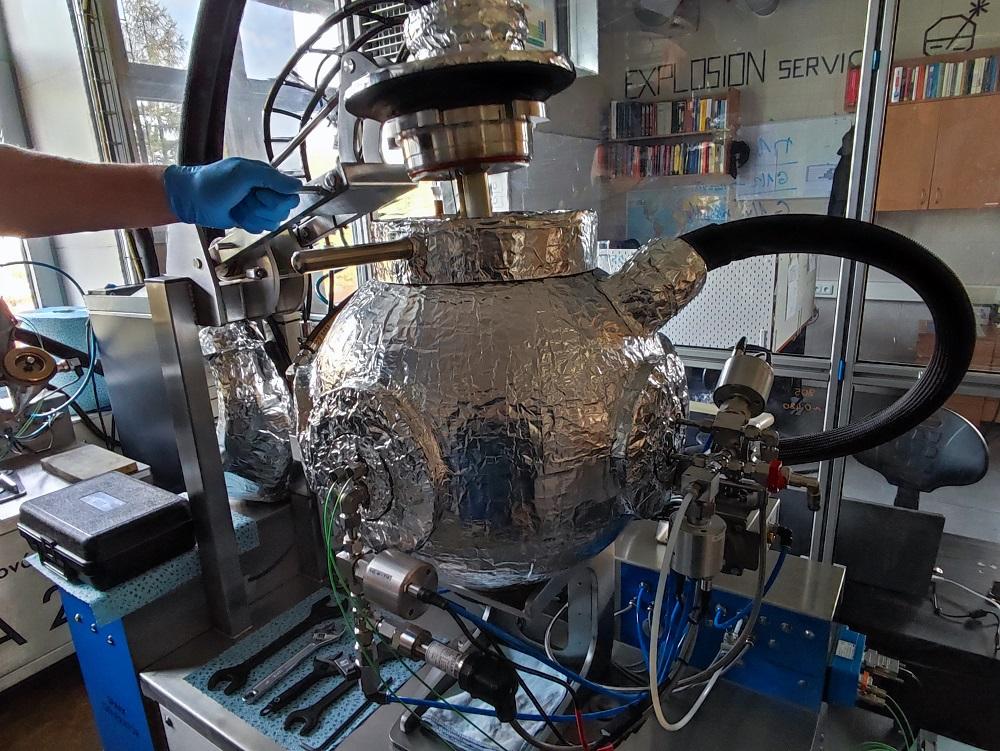 Vědci z VŠB-TUO díky unikátní komoře studují jako první na světě výbuchy za nízkých teplot