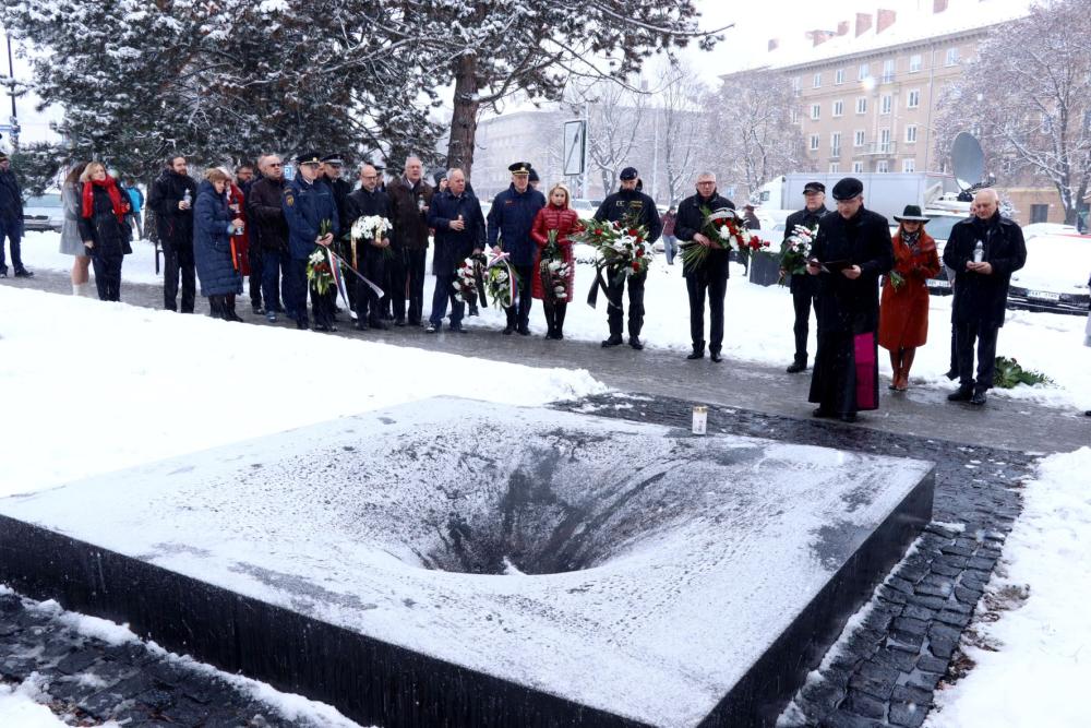 Ostrava si připomíná tři roky od tragické střelby ve FNO