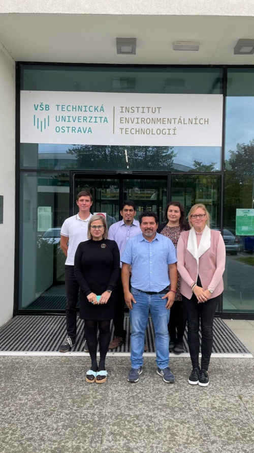 Kolegové z univerzity v Peru navštívili Laboratoř přípravy nanostrukturovaných materiálů