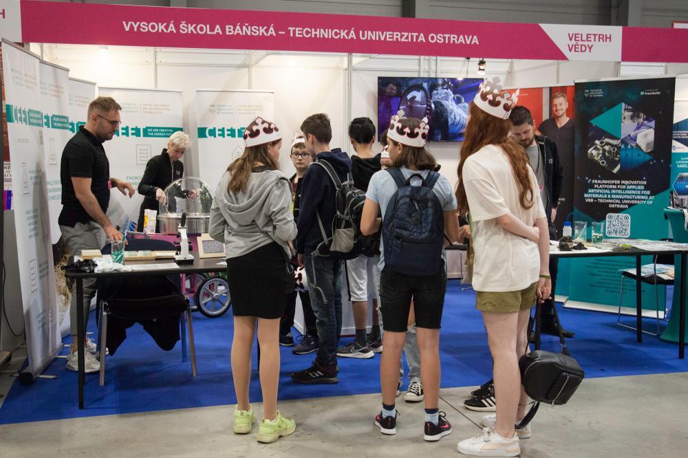 VSB-TUO showcases cutting-edge research, collaborations, and services for PhD students at the Science Fair 2023