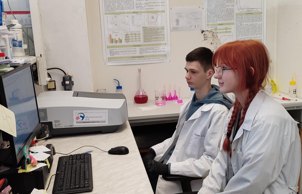 Studenti z Polska na odborné stáži na Katedře chemie a fyzikálně-chemických procesů