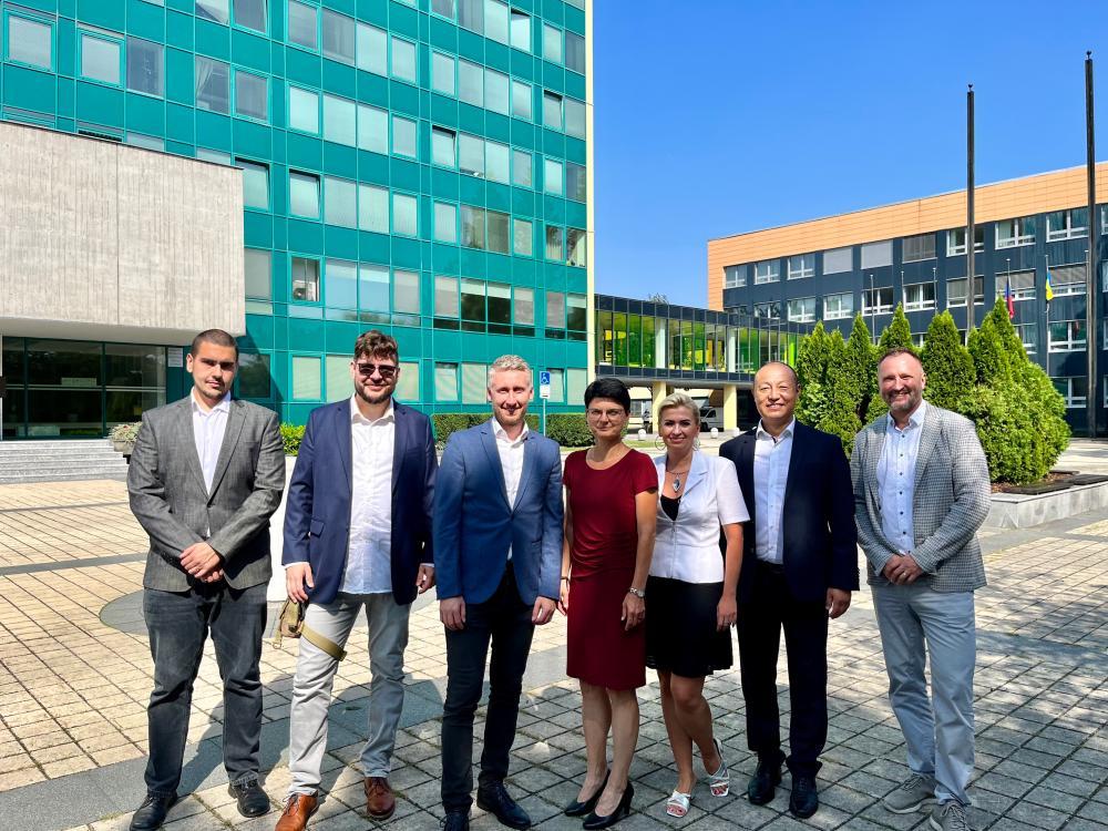 Nová éra spolupráce v hi-tech a vysoce přesném obrábění