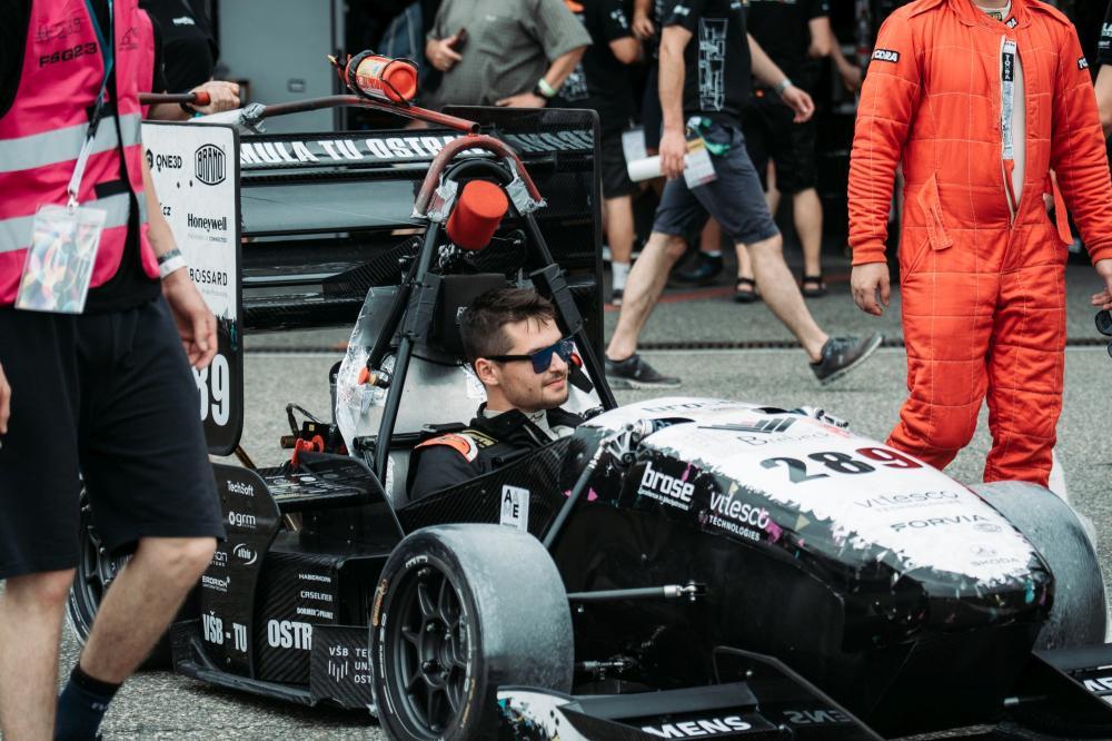 The last and most prestigious race was managed by the formula team with honour