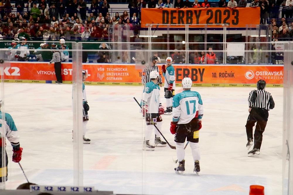 Jubilejní 10. ročník Ostravského hokejového derby patřil studentům 