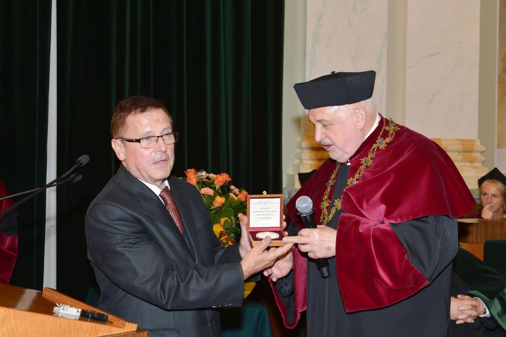 Medal for successful cooperation for Polish colleagues 