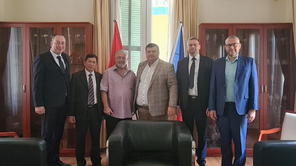 Meeting with the Ambassador of the Czech Republic in Vietnam