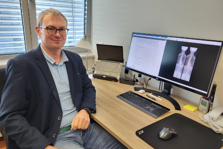 Unikátní systém pro lékaře i pacienty se skoliózou využívá umělou inteligenci