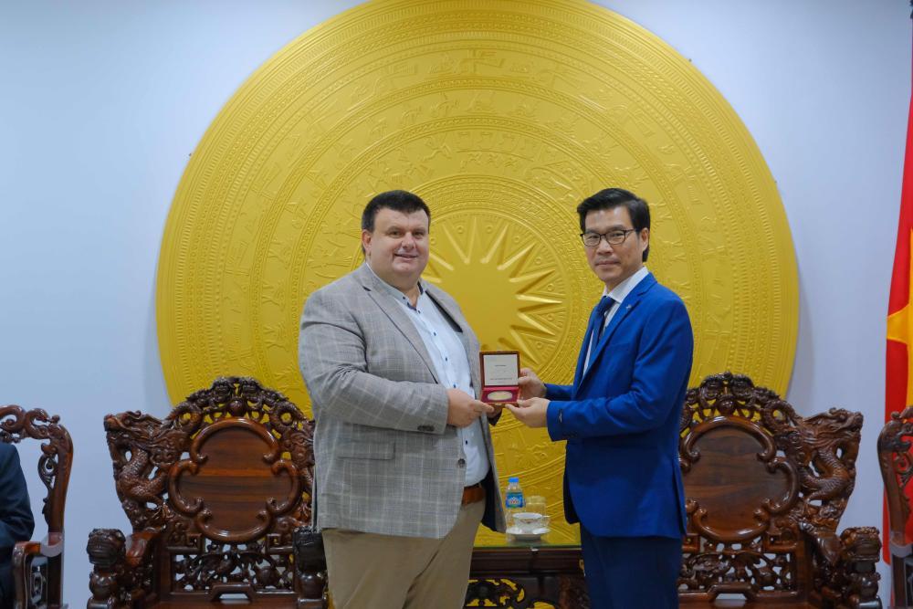 Gold medal for cooperation with a Vietnamese university