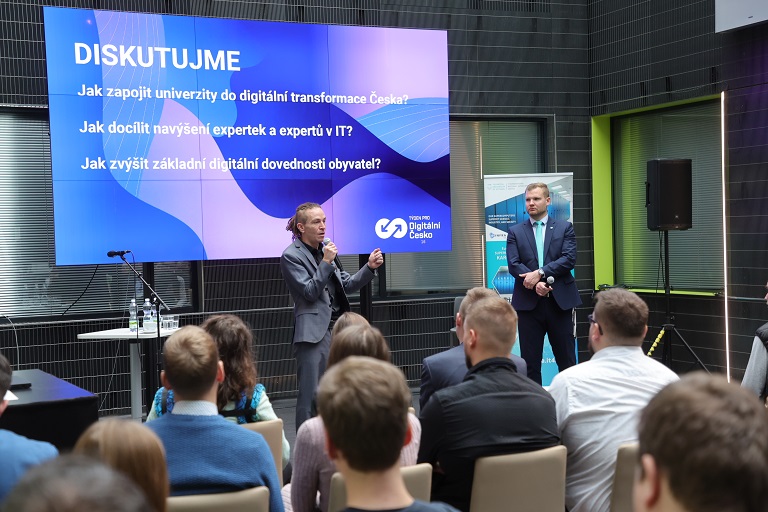 VŠB-TUO navštívil vicepremiér Bartoš