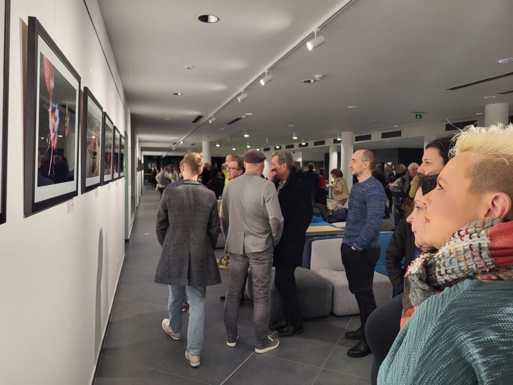 Výstava fotografií fotoreportérů v Galerii FEIKA