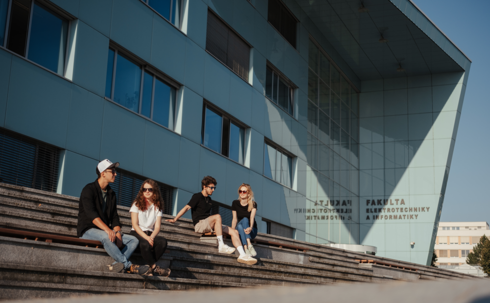 Spokojenost studentů a zaměstnanců na prvním místě.