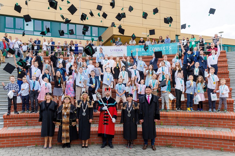 Fotoreportáž: Promoce Junior univerzity 