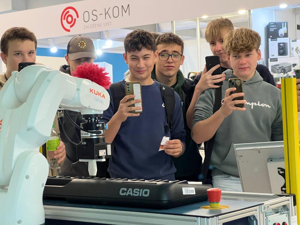  FEECS presented itself at the electrotechnical exhibition