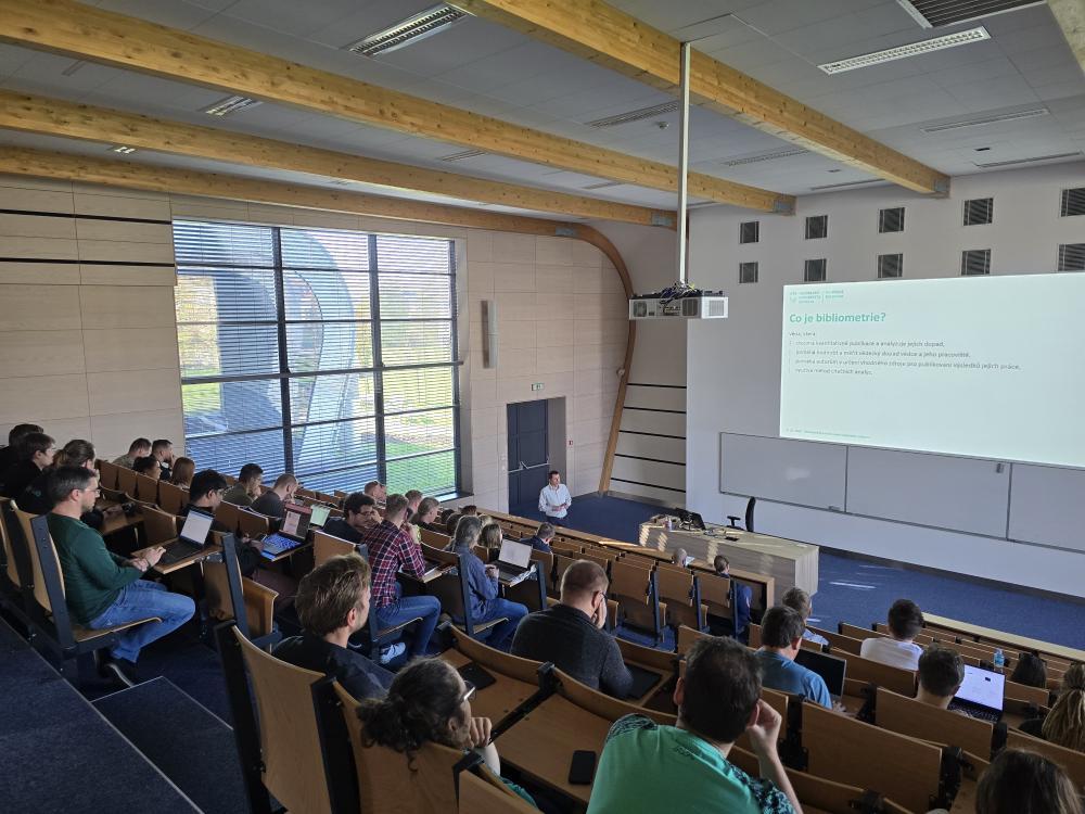 FEECS Journal Club focused on the evaluation of science and research