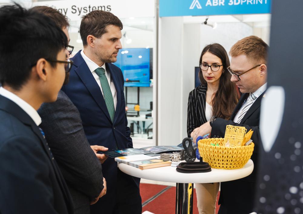 Meeting with the Minister at the International Industrial Fair