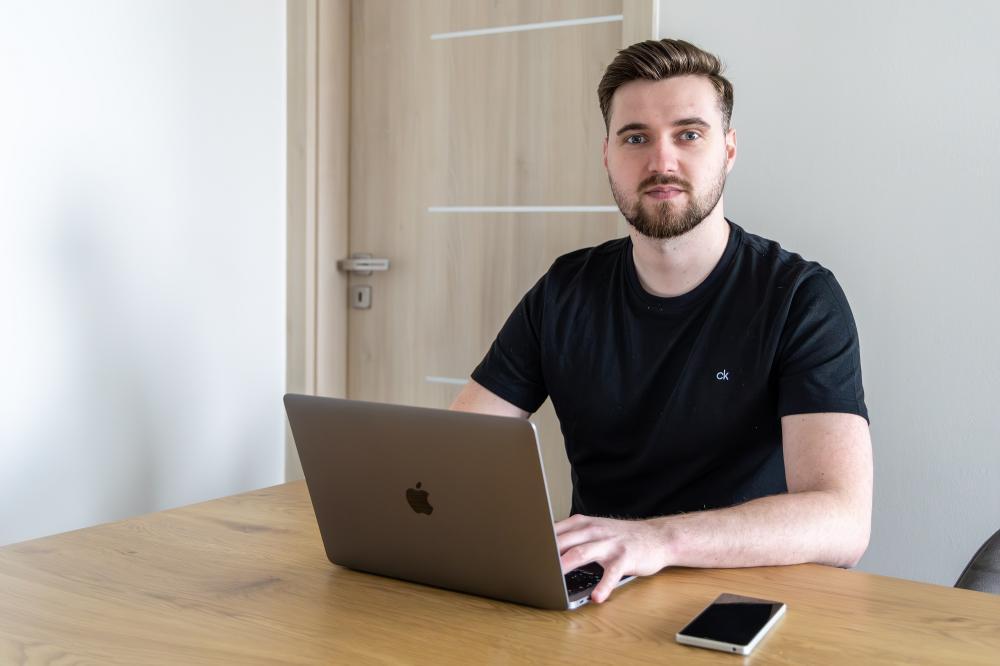 Představujeme absolventy: Marketér Patrik Koziel