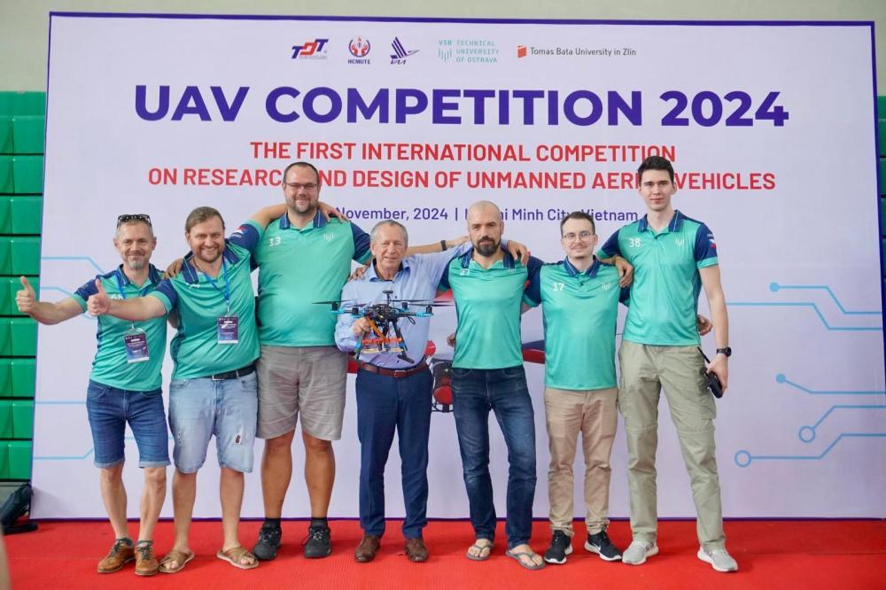 FEECS students succeed in international drone competition in Vietnam