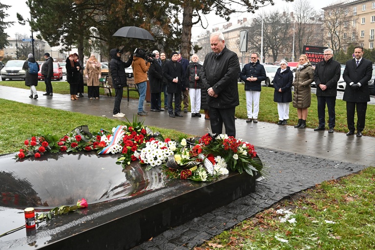 Ostrava si připomíná smutné výročí: uběhlo pět let od tragické střelby ve FNO