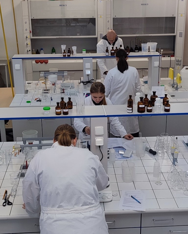 Chemická olympiáda: Kdo jsou nejlepší mladí chemici v regionu?