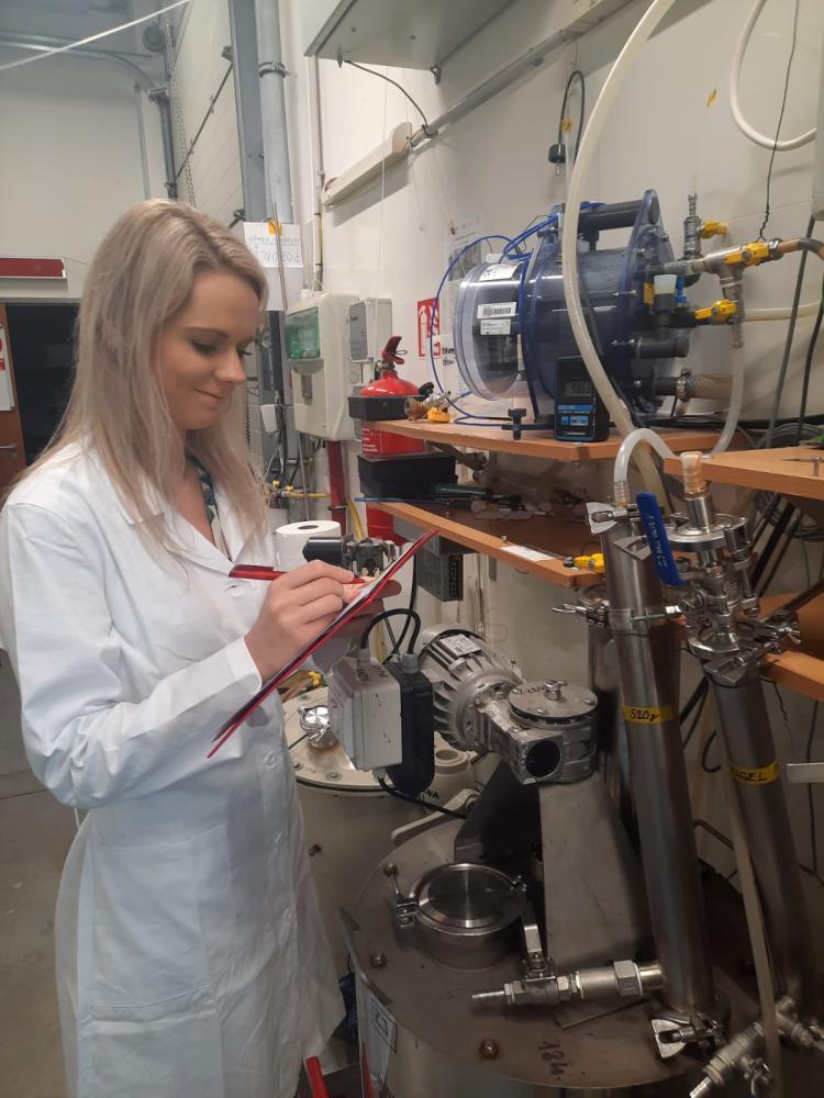 Young scientists turn waste into energy: Revolutionary hydrogen production from the paper industry