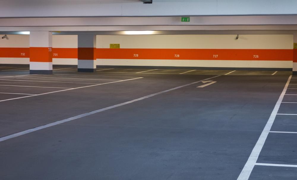 Češi vyvíjí automatický parkovací systém s autonabíjením elektromobilů