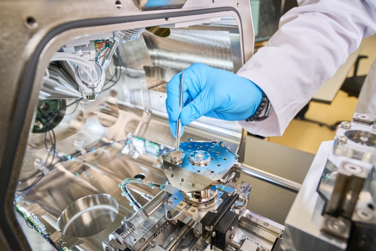 Materials-Envi Lab rozšiřuje výzkumné možnosti o špičkové mikroskopické a spektroskopické technologie