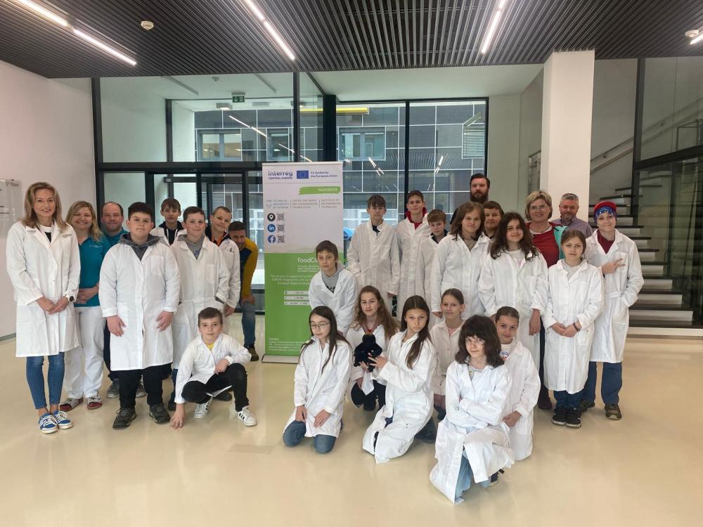 Základní škola Bulharská navštívila Institut environmentálních technologií v rámci projektu foodCIRCUS