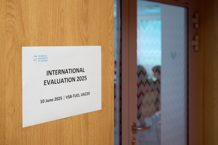 Science and research in focus during international evaluation visit to VSB-TUO 