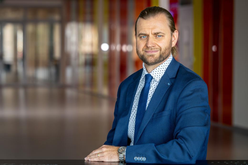 Profesor Radek Martinek převzal vedení Fakulty elektrotechniky a informatiky