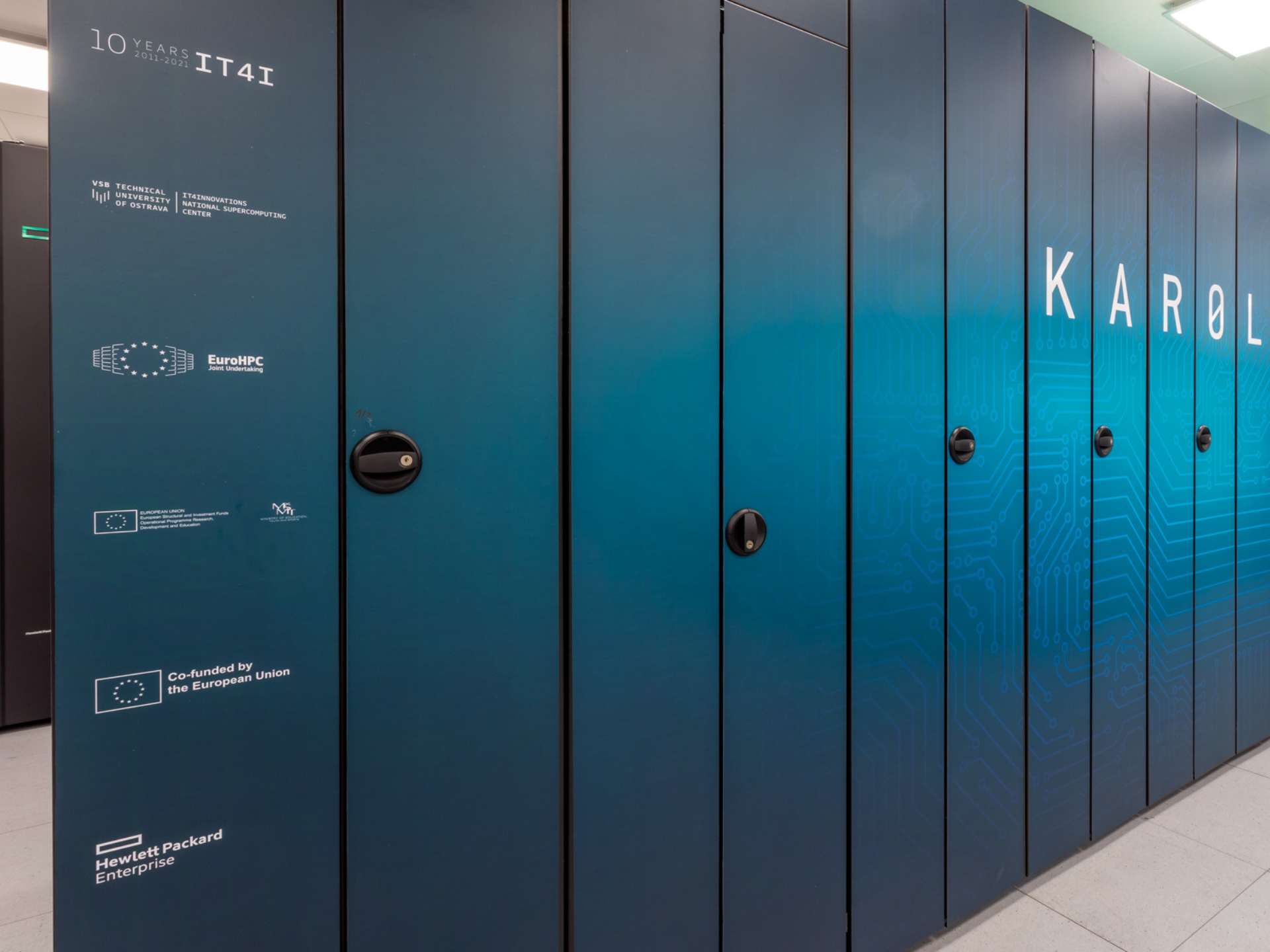 Spotřeba elektrické energie datových center je vysoká. S pomocí českých vědců je ale možné ji snížit a kontrolovat