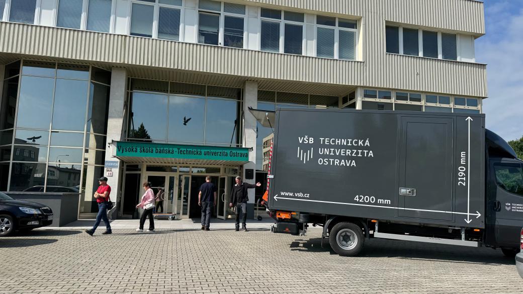 Centrum nanotechnologií se rozloučilo s budovou N před zahájením rekonstrukce