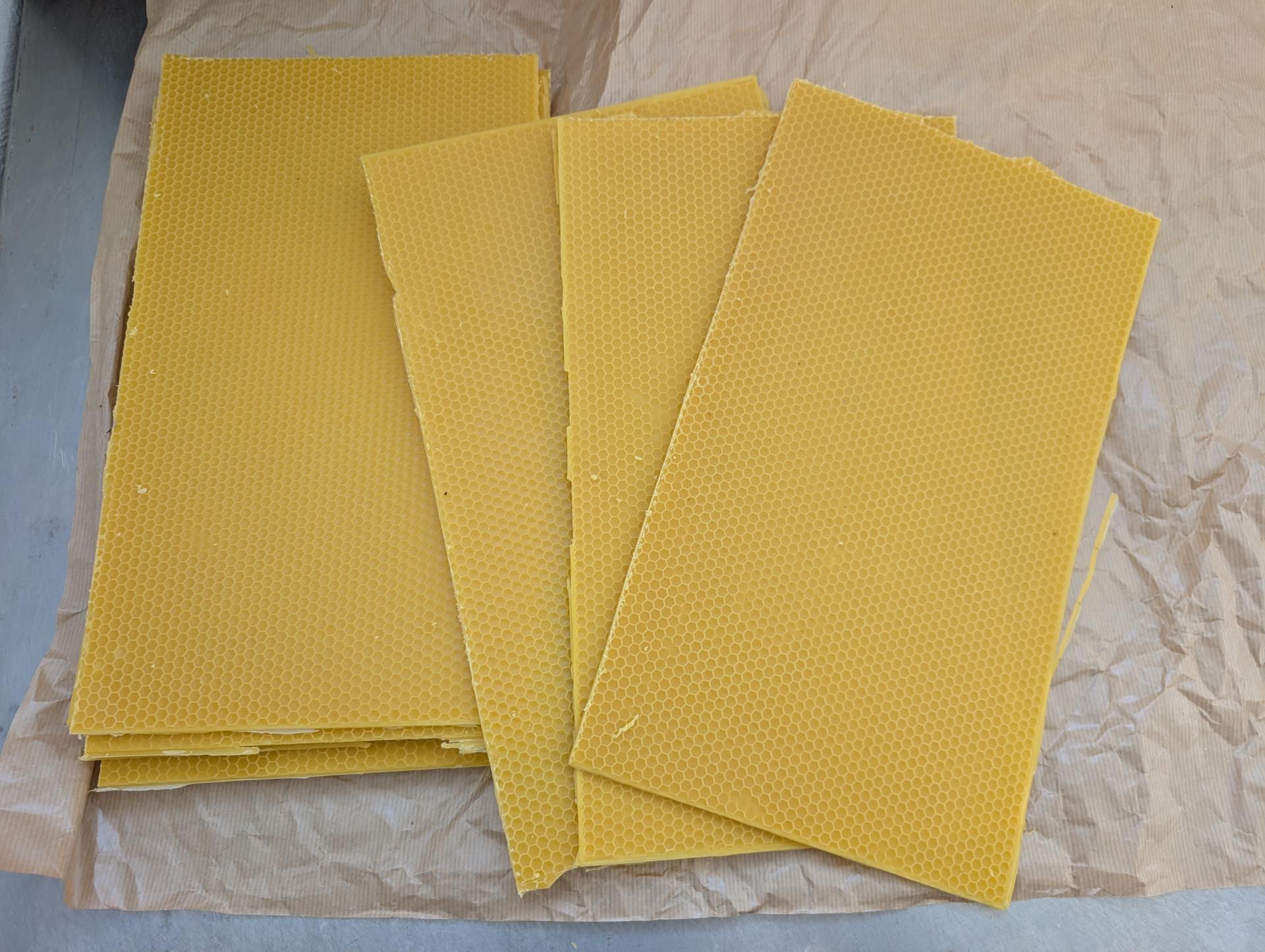 Naše včely vstupují do zimy s novinkou: vosk si letos zpracováváme sami 