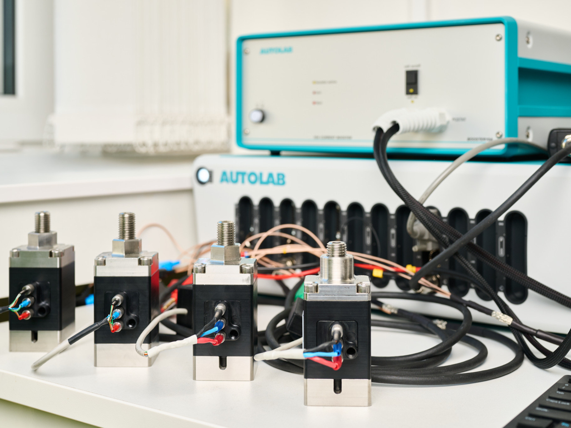 Na VŠB-TUO vyvinuli revoluční zařízení pro výzkum nových materiálů pro baterie