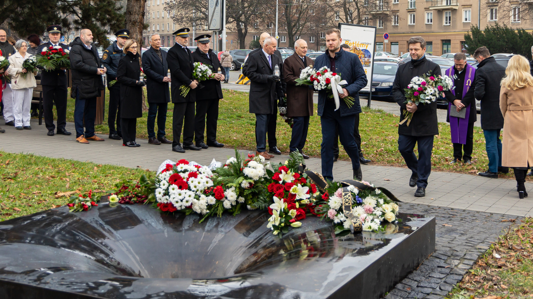 V roce 2025 si VŠB-TUO opět připomíná oběti tragických událostí v Ostravě i v Praze