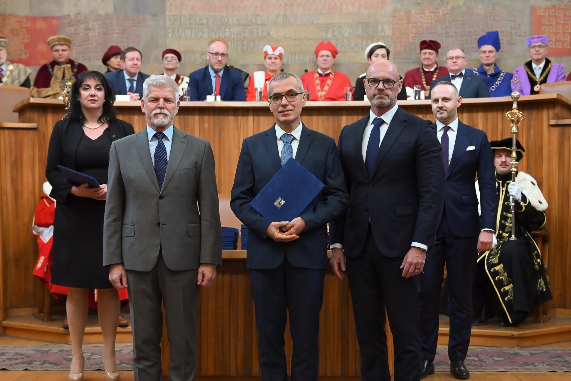 Profesor Petr Alexa převzal od prezidenta jmenovací dekret