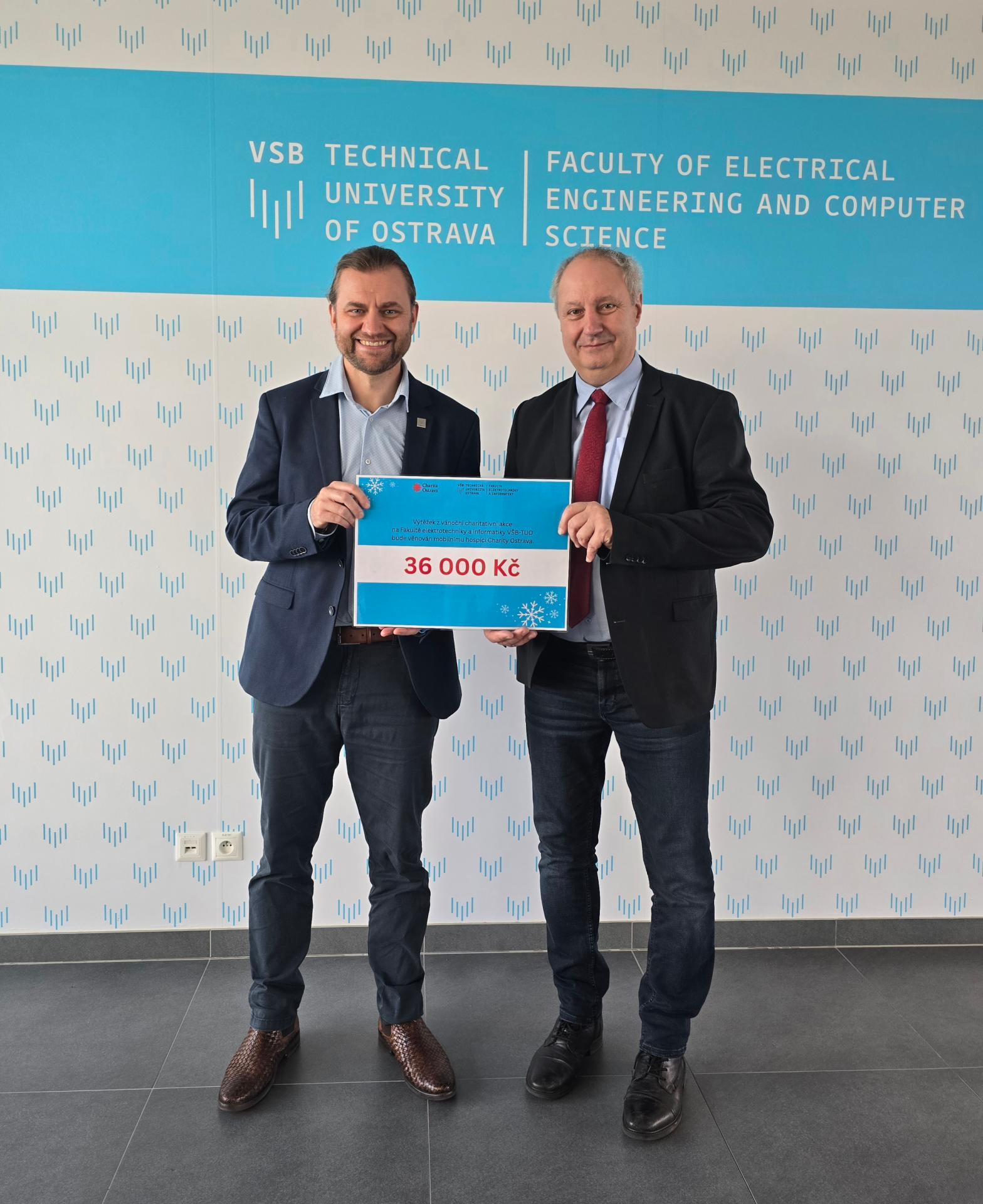 Výtěžek z vánoční tomboly FEI pomůže mobilnímu hospici Charity Ostrava