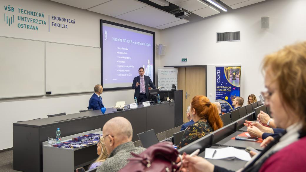 Den ČNB s učiteli na EKF 