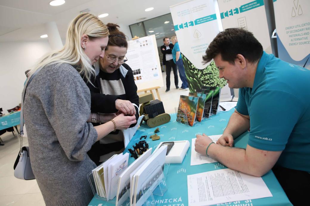 Tisíce studentů, stovky dotazů a jedna univerzita: Den otevřených dveří na VŠB-TUO 