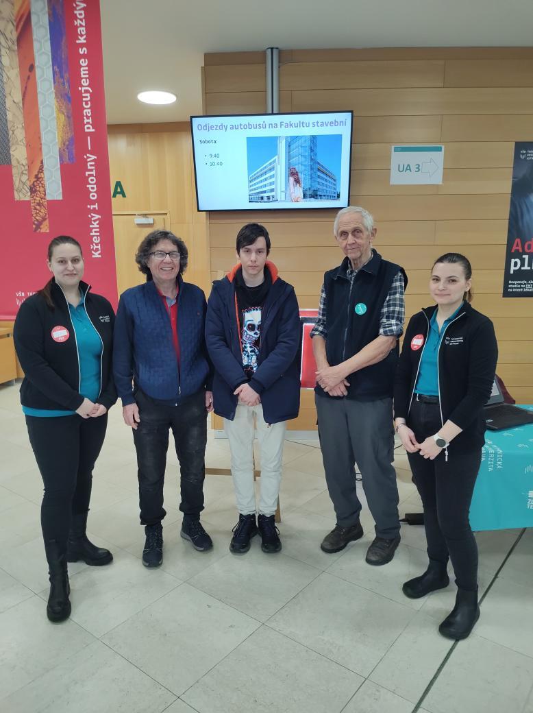 Putování mezi otevřenými dveřmi