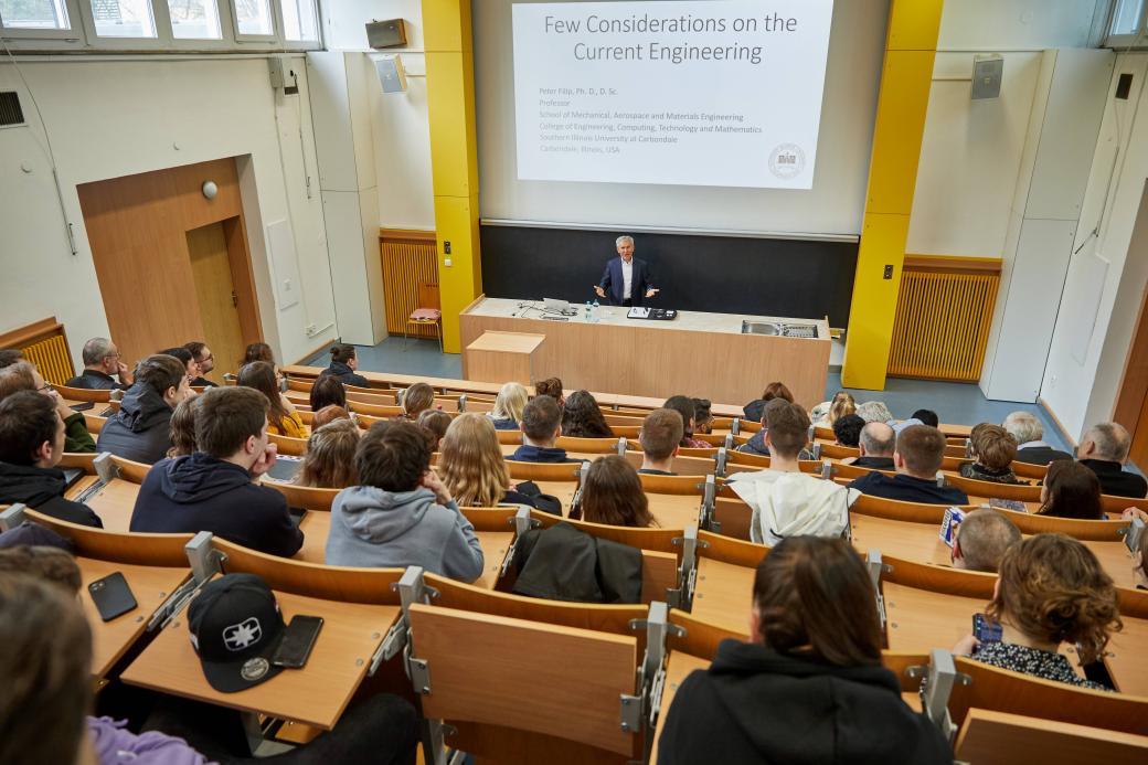 Přednášky odborníků z praxe